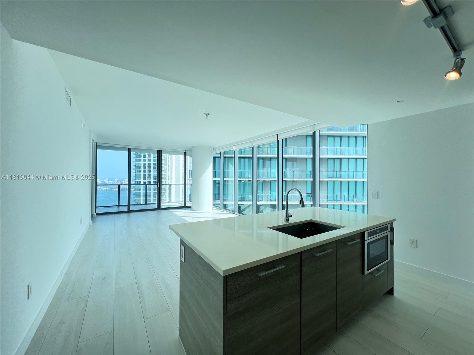 PARAISO BAY CONDO - Residential Lease