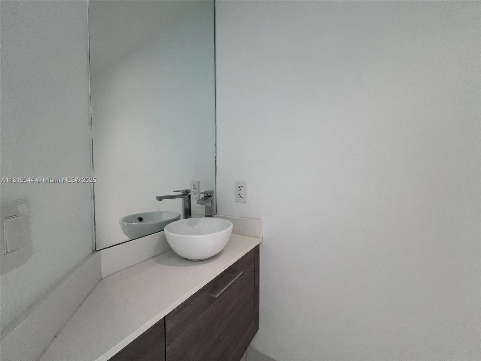 PARAISO BAY CONDO - Residential Lease