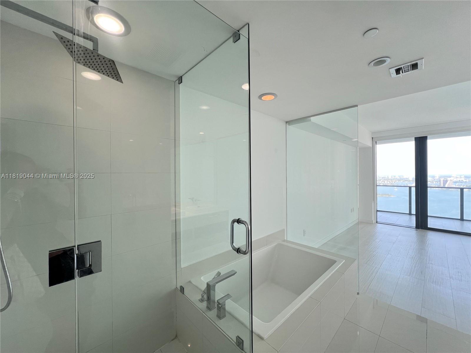 PARAISO BAY CONDO - Residential Lease