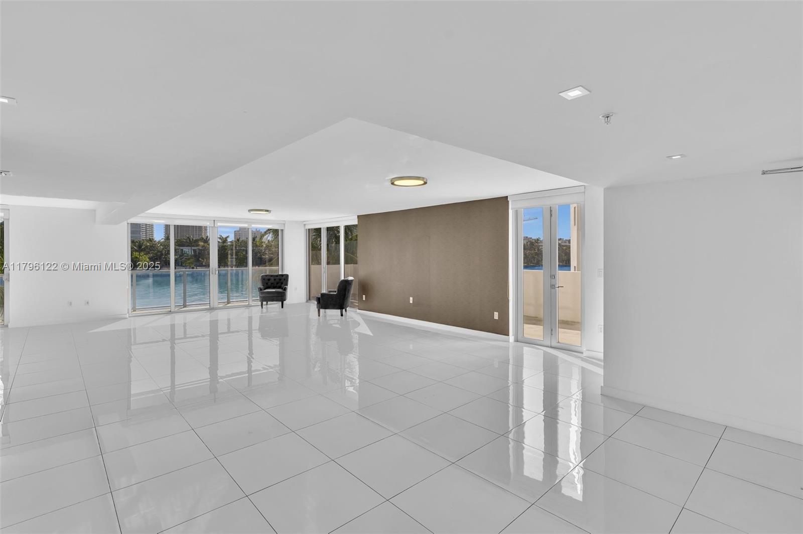 9901 E Bay Harbor Dr 301-302