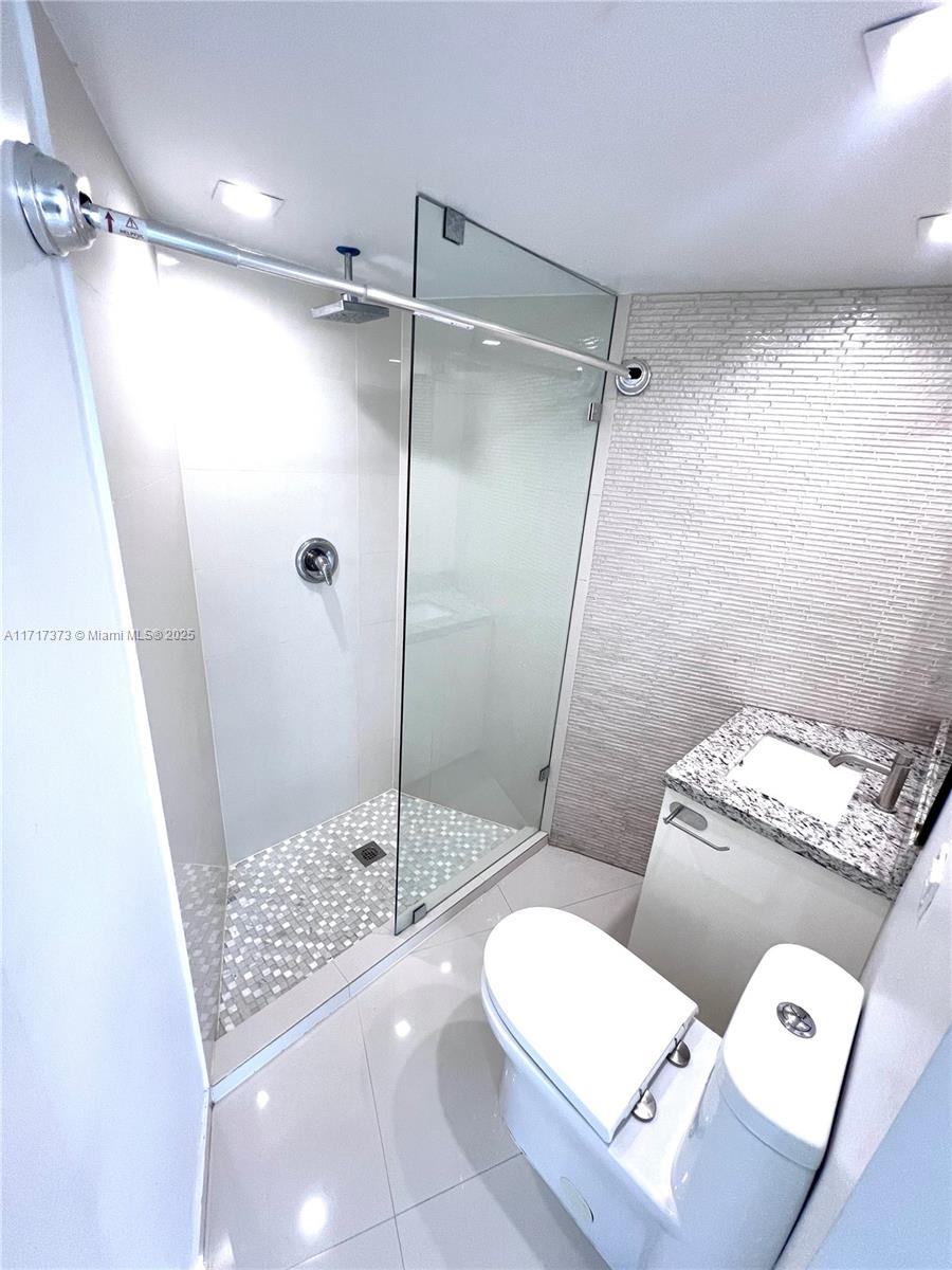 OCTAGON TOWERS I CONDO - Residential