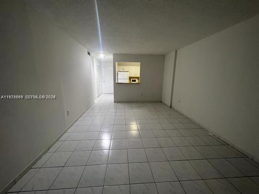 Beautiful 1/1 centrally located to all shops main streets and a few minutes from I-95. This one bedroom one
bathroom has a beautiful kitchen, spacious bedroom, bright bathroom and cozy living room. There are
supermarkets and stores located nearby and Aventura Mall is 10 minutes away. Trash and water payable by
tenant.650 min credit score required.