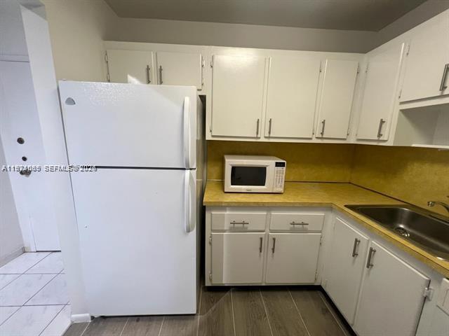 WOODSIDE APTS CONDO - Residential Lease