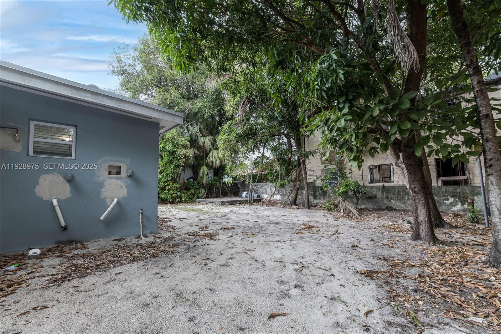 DIXIE HIGHWAY TRACK - Residential Lease