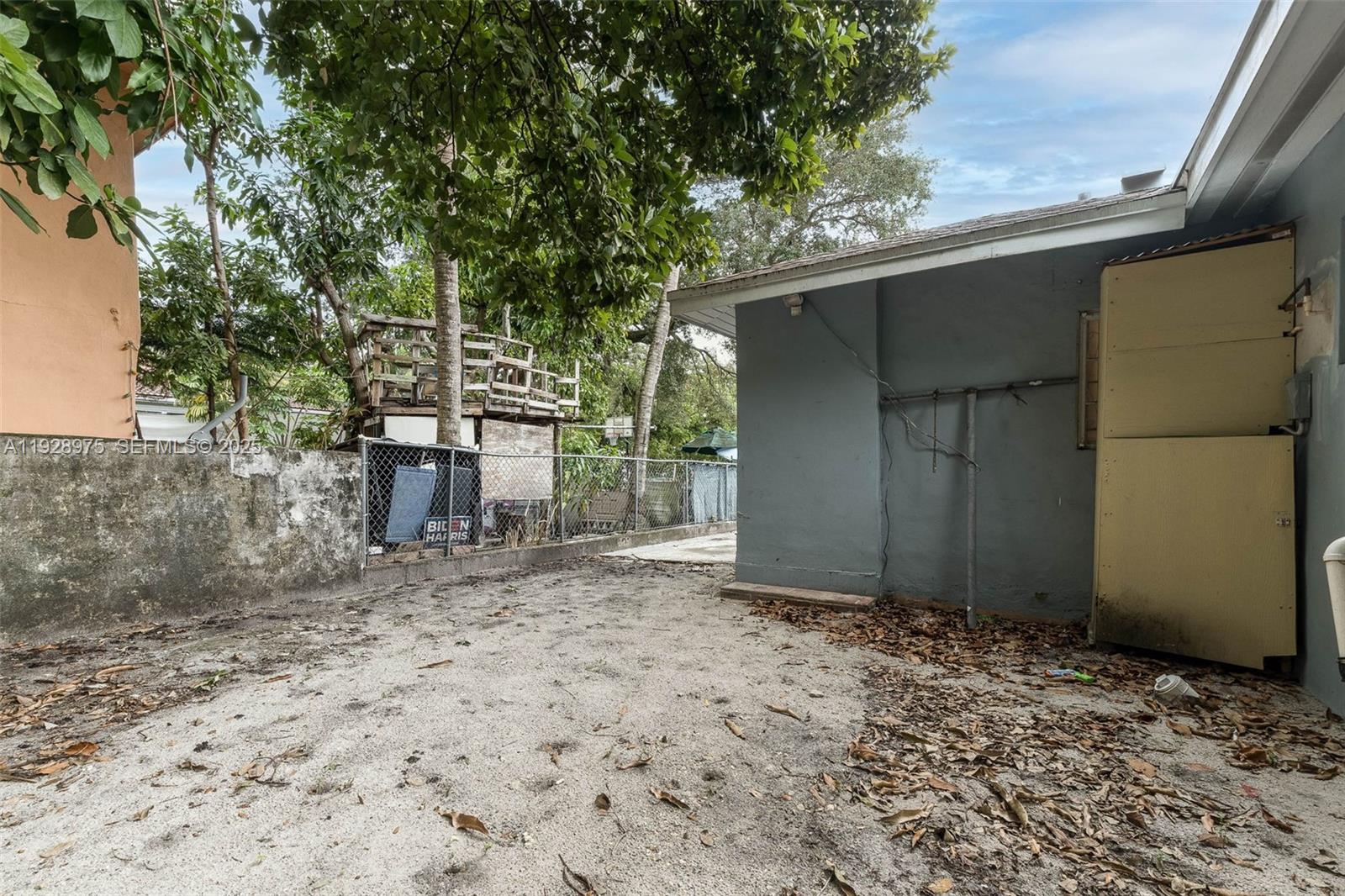 DIXIE HIGHWAY TRACK - Residential Lease