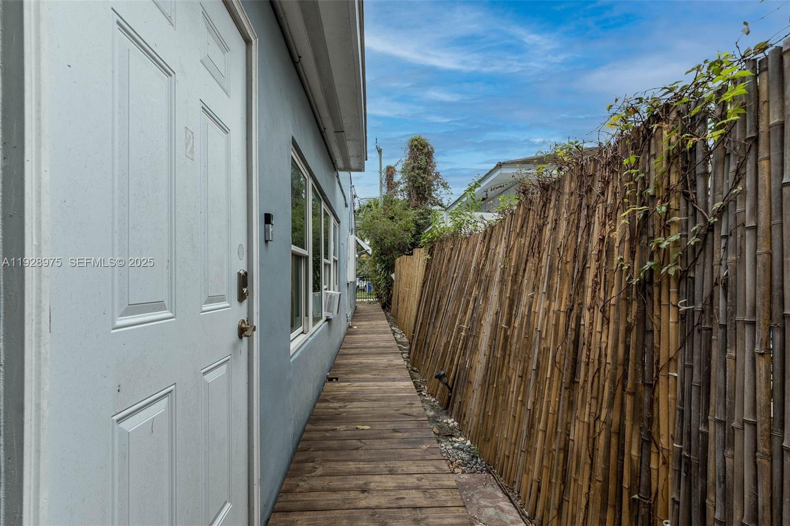 DIXIE HIGHWAY TRACK - Residential Lease