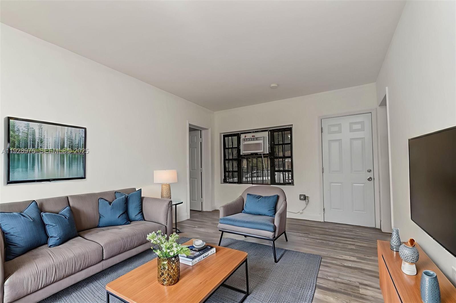 DIXIE HIGHWAY TRACK - Residential Lease