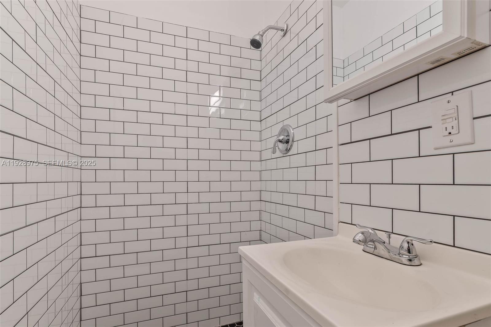 DIXIE HIGHWAY TRACK - Residential Lease