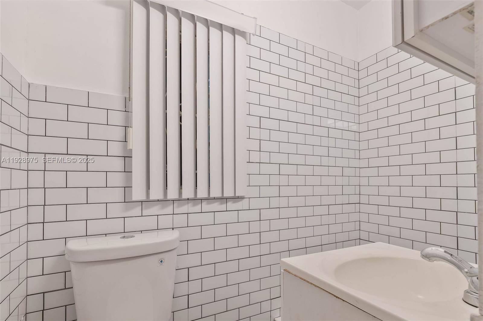 DIXIE HIGHWAY TRACK - Residential Lease