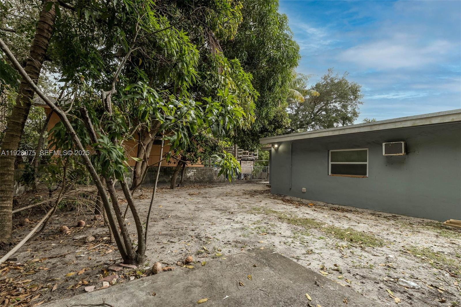 DIXIE HIGHWAY TRACK - Residential Lease