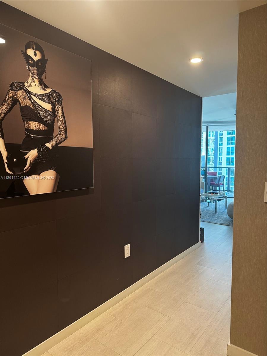 1000 Brickell Plz 2301