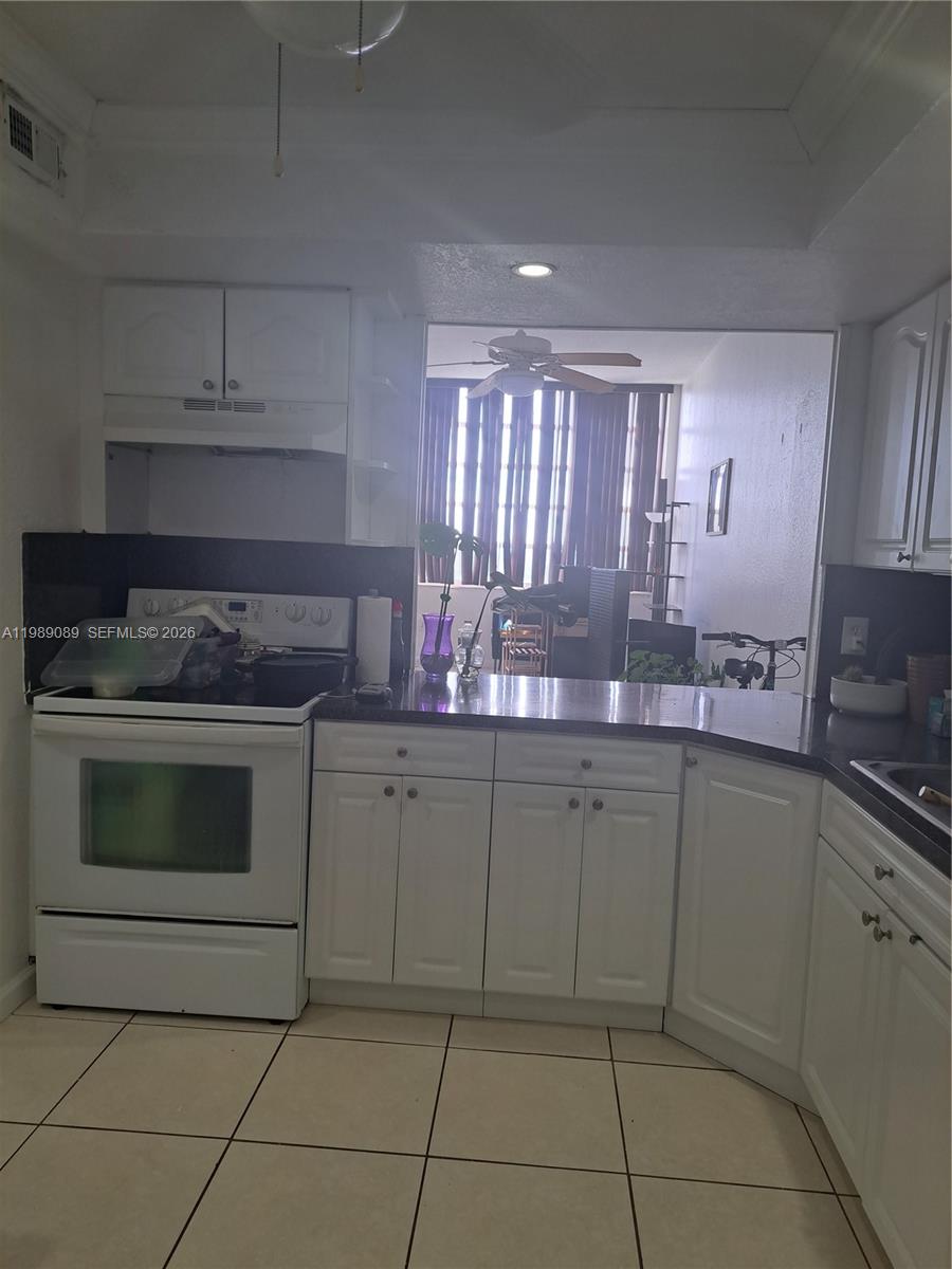 BUCKLEY TOWERS CONDO - EA - Residential Lease