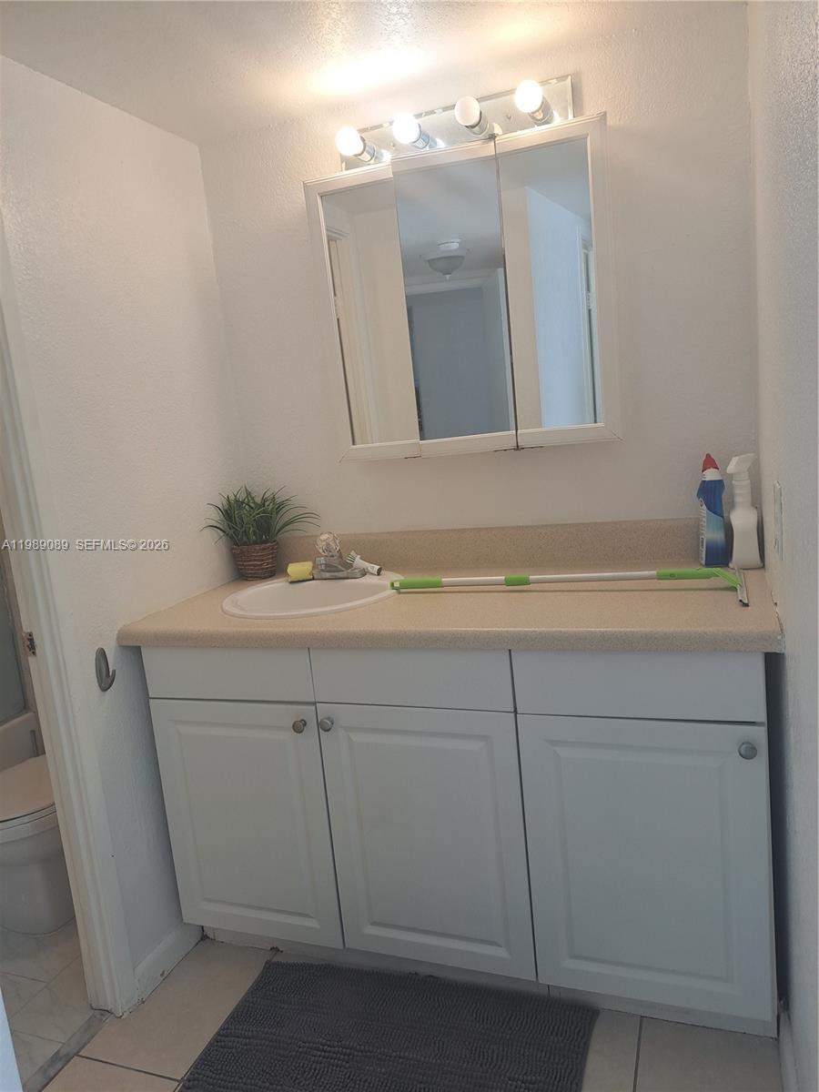 BUCKLEY TOWERS CONDO - EA - Residential Lease