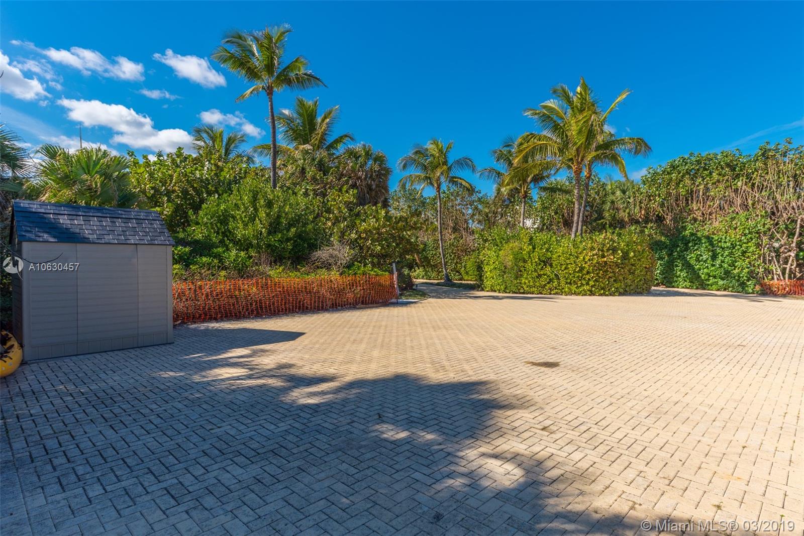 JUPITER ISLAND - Land