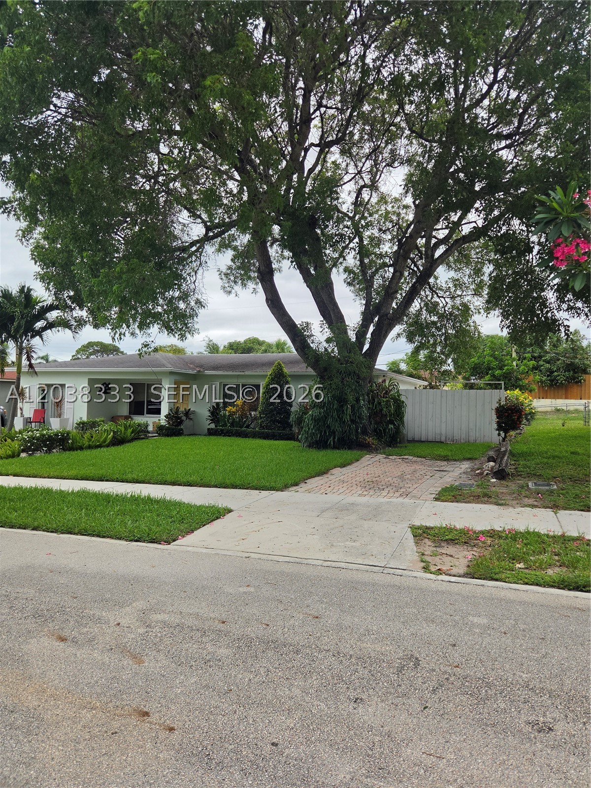 1732 N 15th Ave N