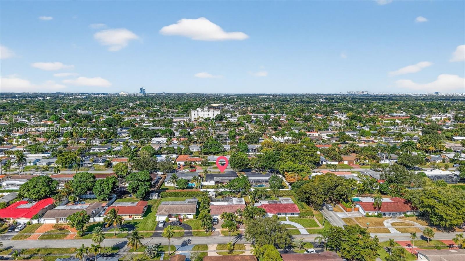 HOLLYWOOD HILLS - Residential
