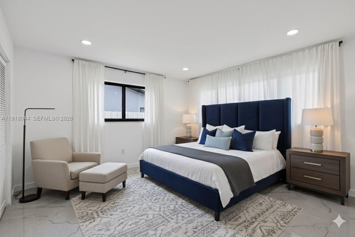 HOLLYWOOD HILLS - Residential