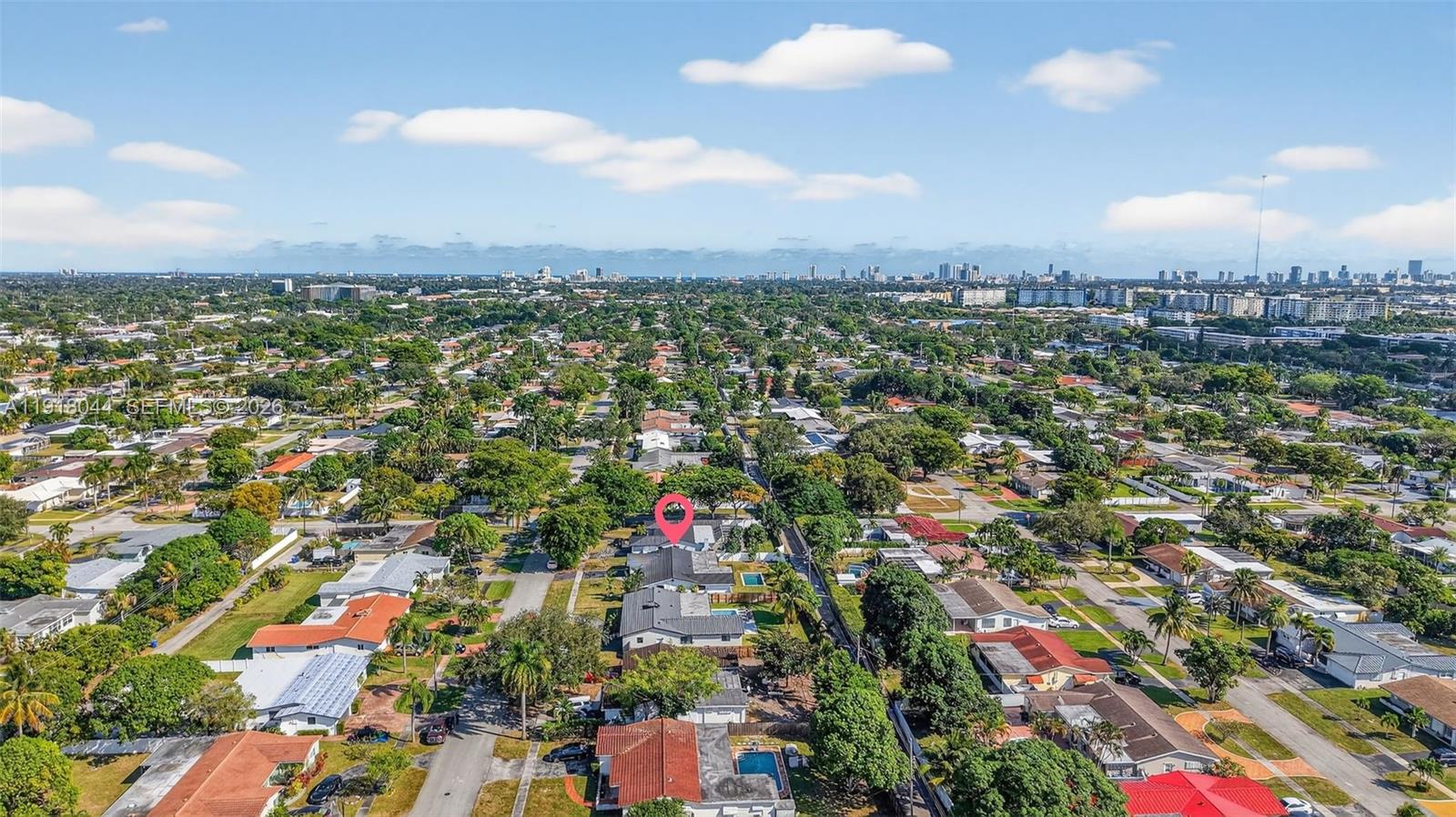 HOLLYWOOD HILLS - Residential