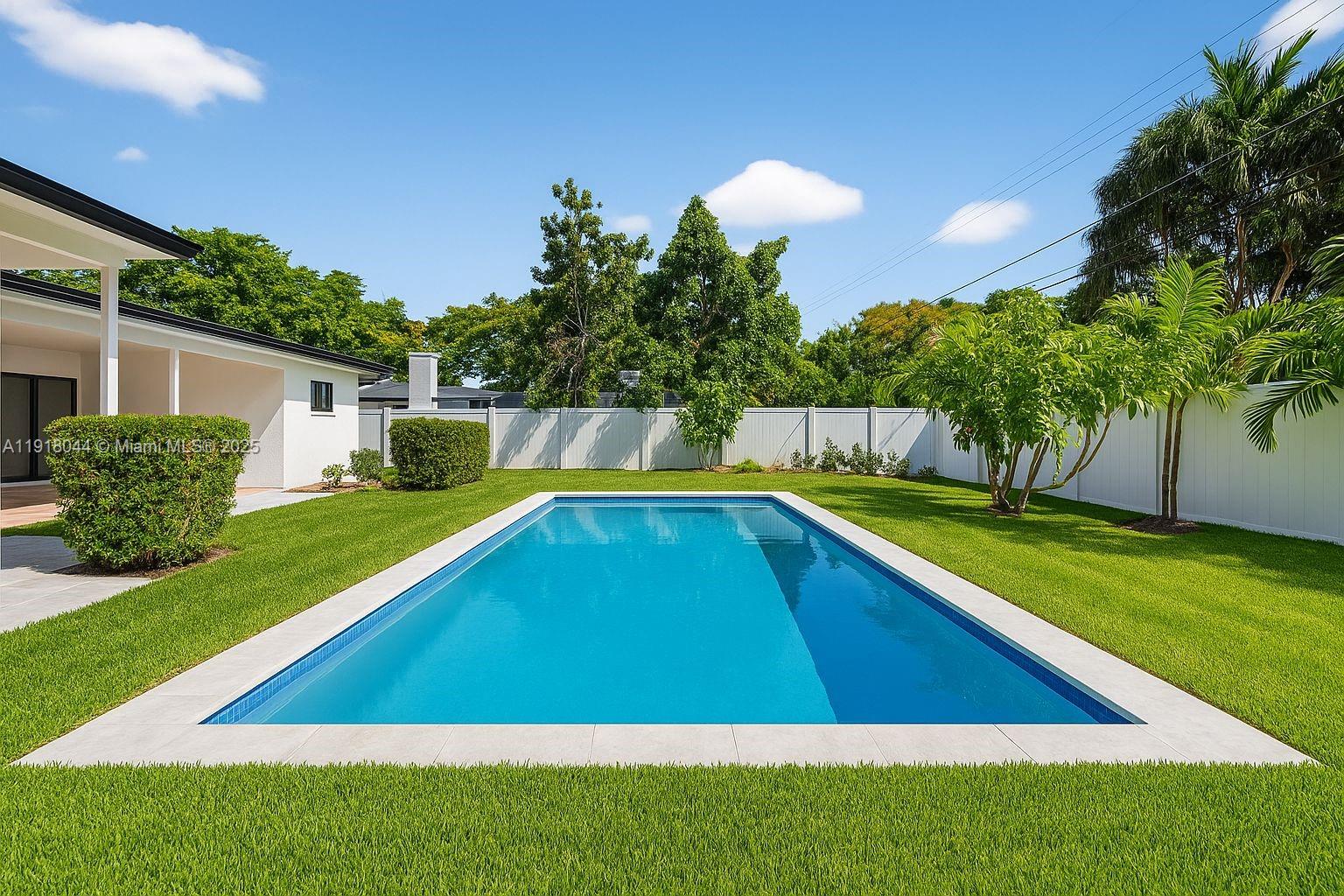 HOLLYWOOD HILLS - Residential