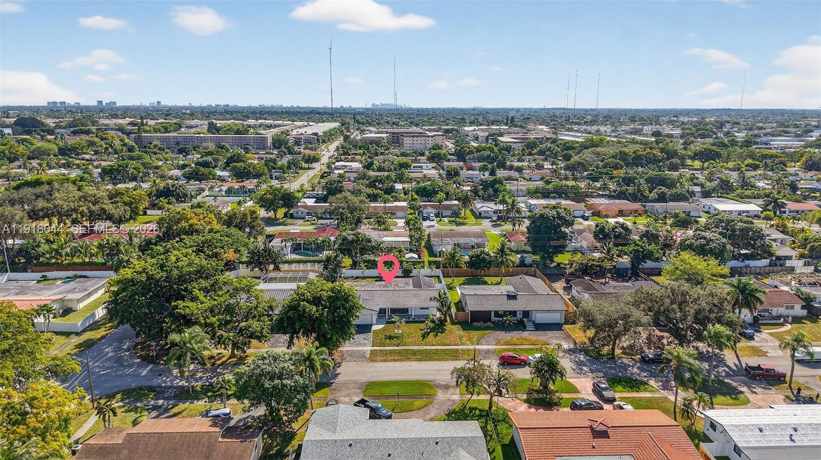 HOLLYWOOD HILLS - Residential