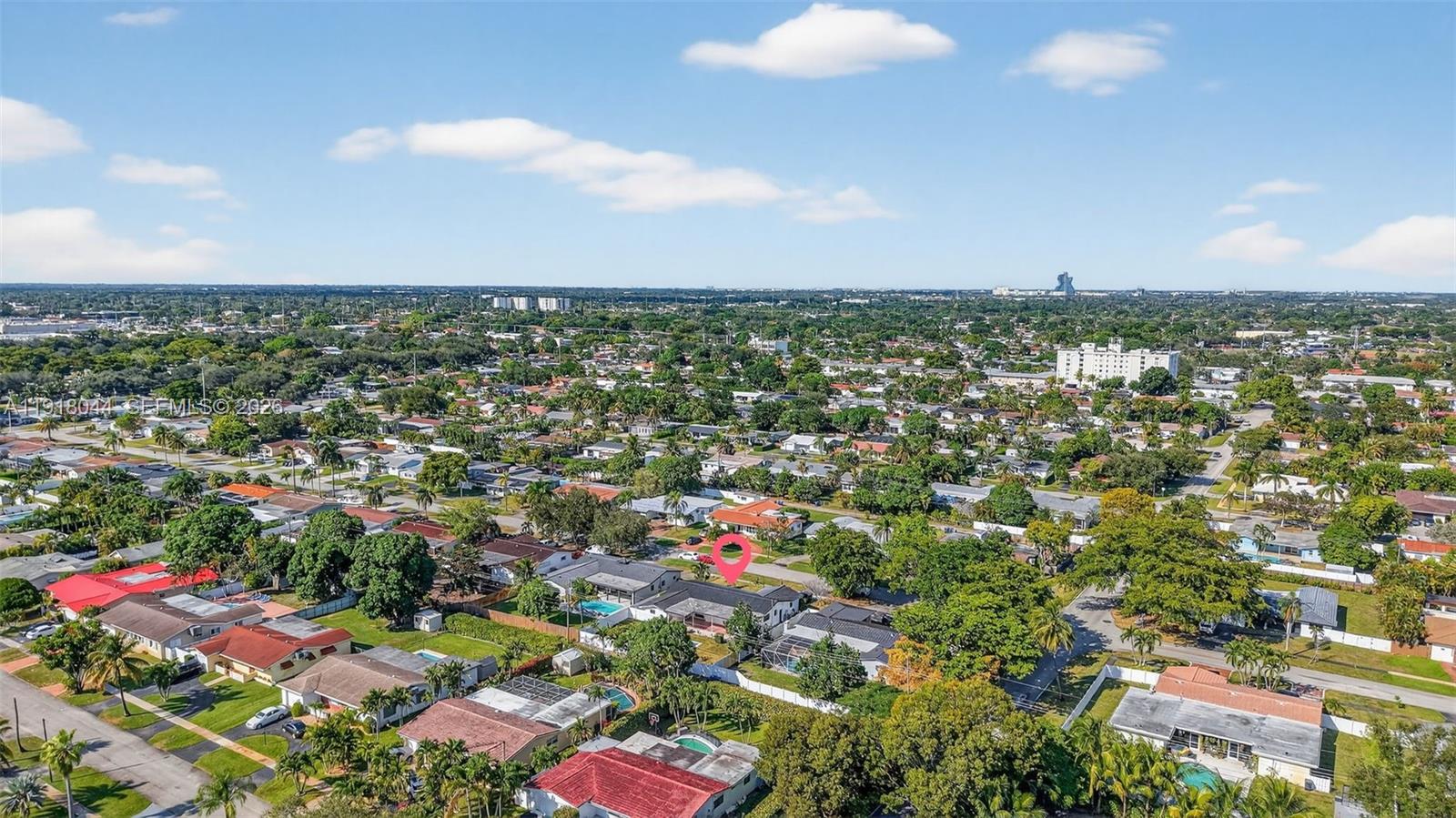 HOLLYWOOD HILLS - Residential