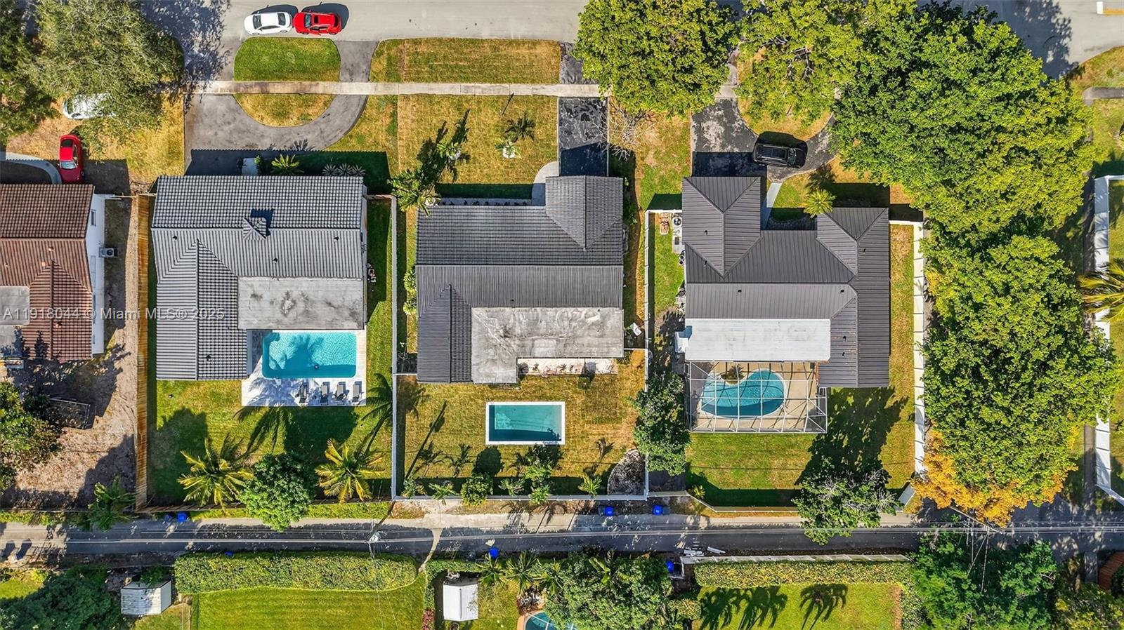 HOLLYWOOD HILLS - Residential