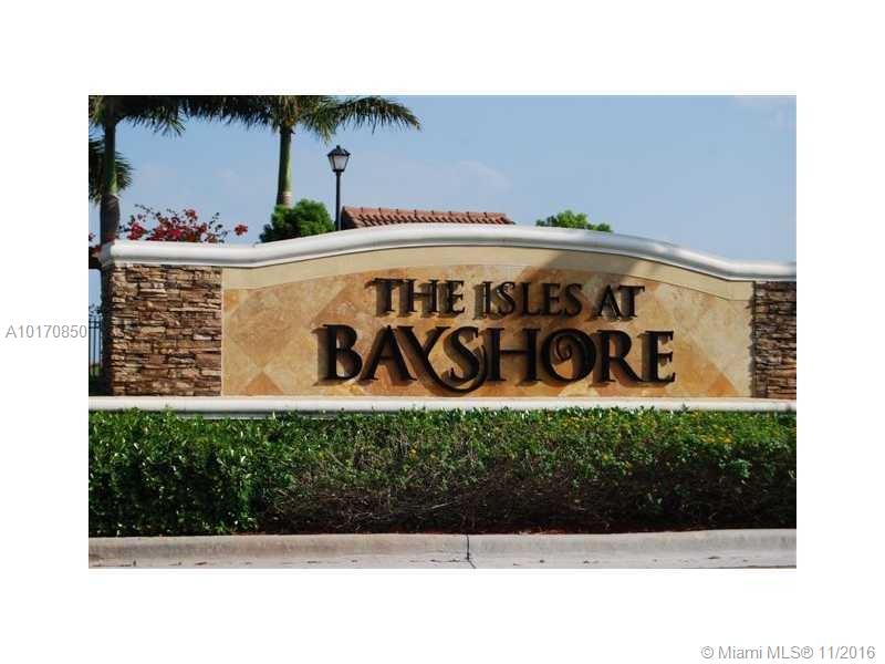 THE COURTS AT BAYSHORE II OFFERS 3/2 UNIT IN PERFECT CONDITION W/ WASHER & DRYER IN UNIT, TOP 2ND FLOOR CORNER UNIT WITH CATHEDRAL CEILINGS, VERY SPACIOUS FLOOR PLAN, NEW LAMINATE FLOORS, VERY WELL MAINTAINED. GREAT FOR FAMILIES. NO CARPET... I REPEAT... NO MORE CARPETS!!!