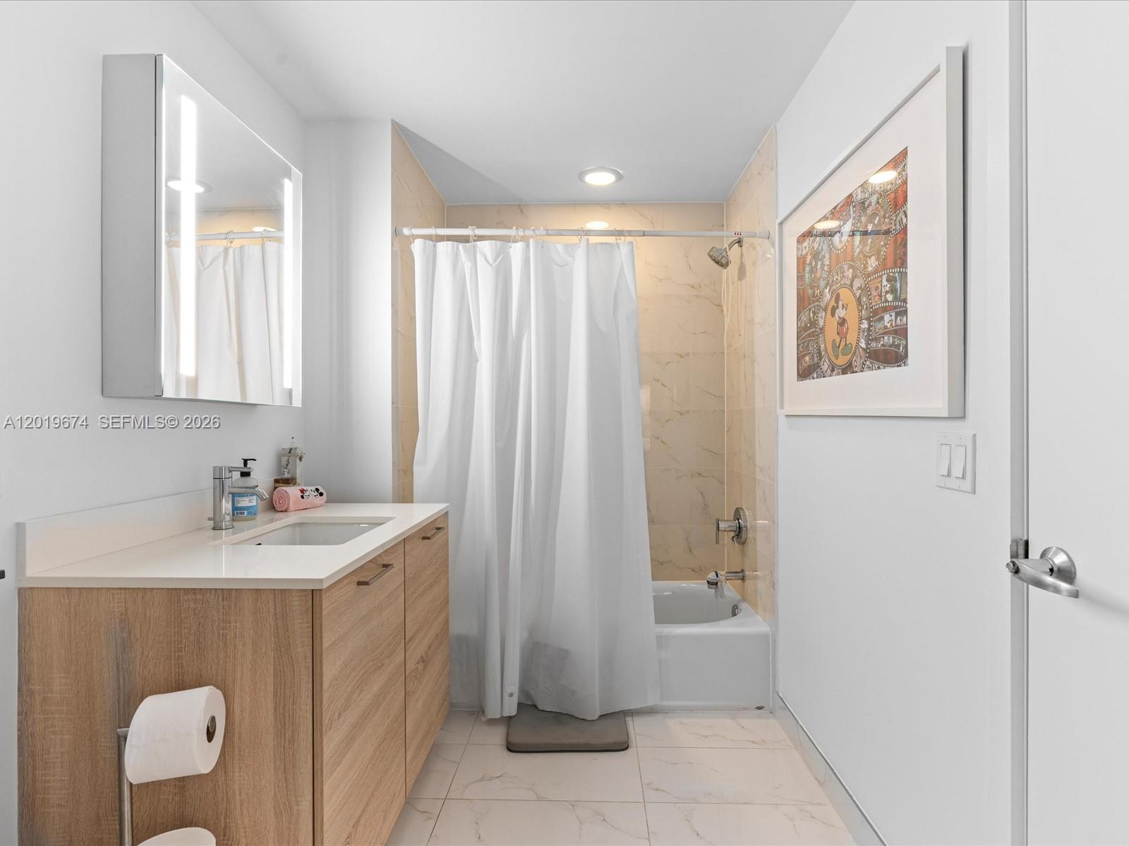 THE HARBOUR NORTH CONDO - Residential
