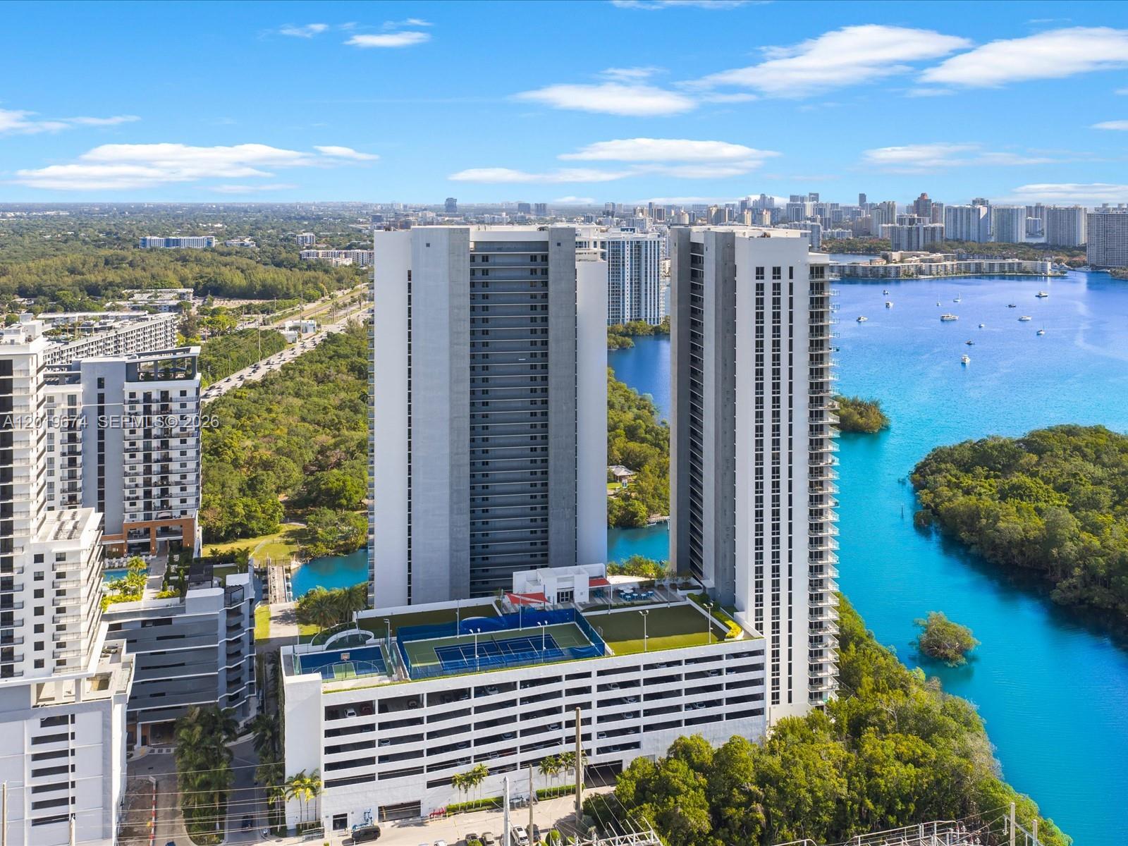 THE HARBOUR NORTH CONDO - Residential