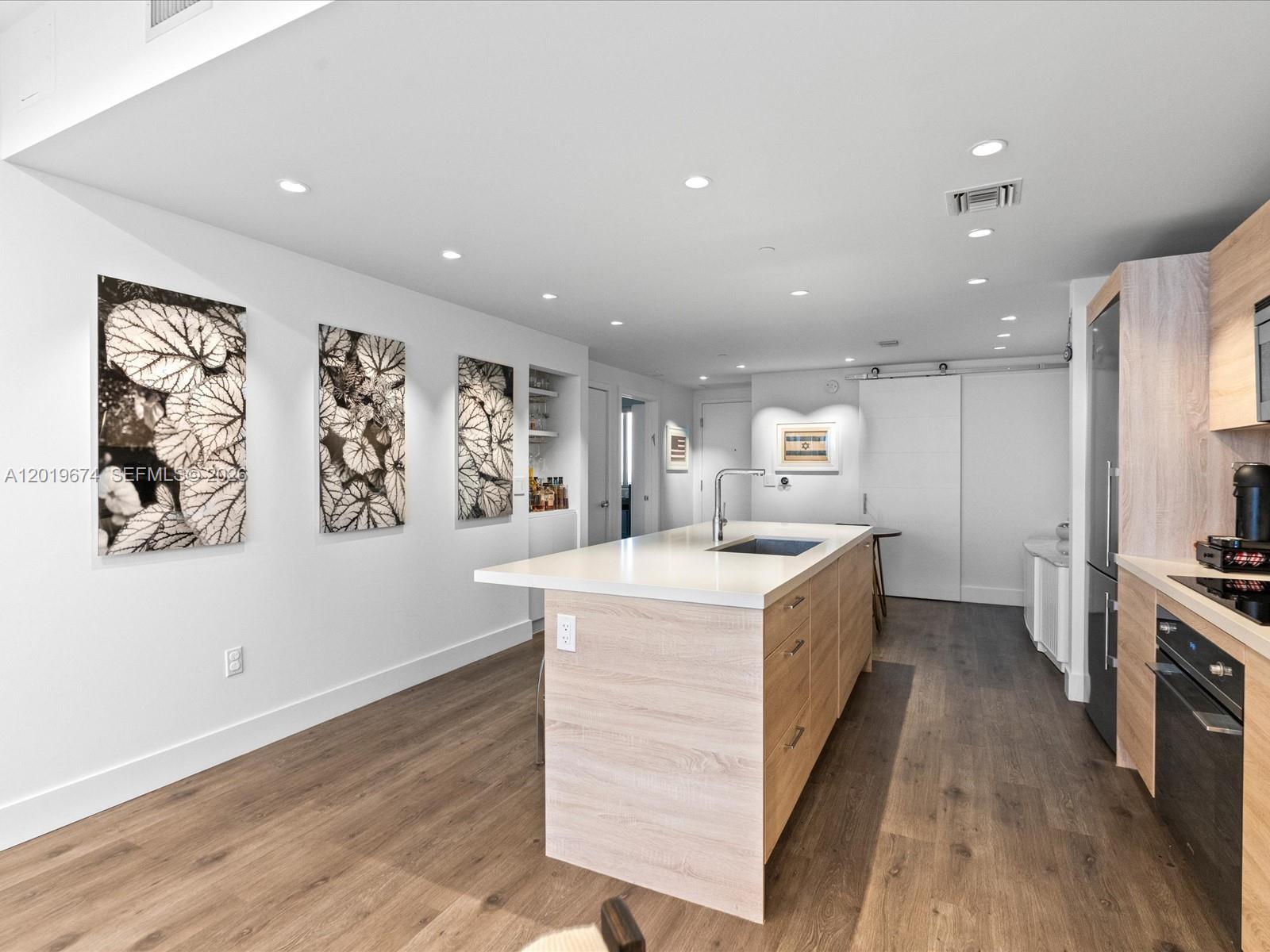 THE HARBOUR NORTH CONDO - Residential