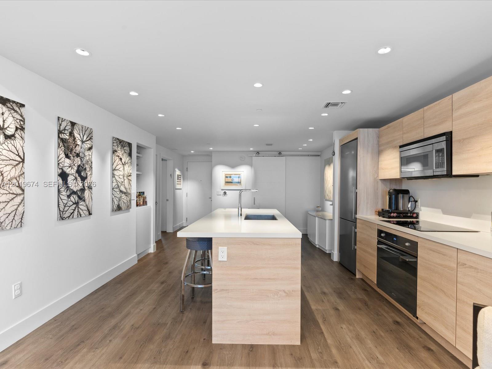 THE HARBOUR NORTH CONDO - Residential