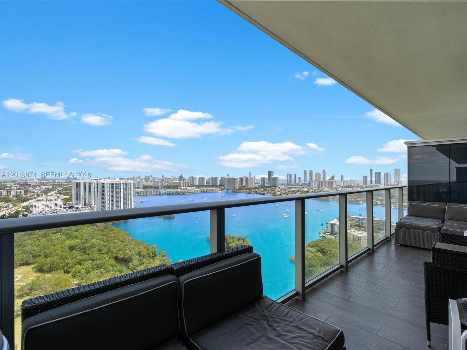 THE HARBOUR NORTH CONDO - Residential