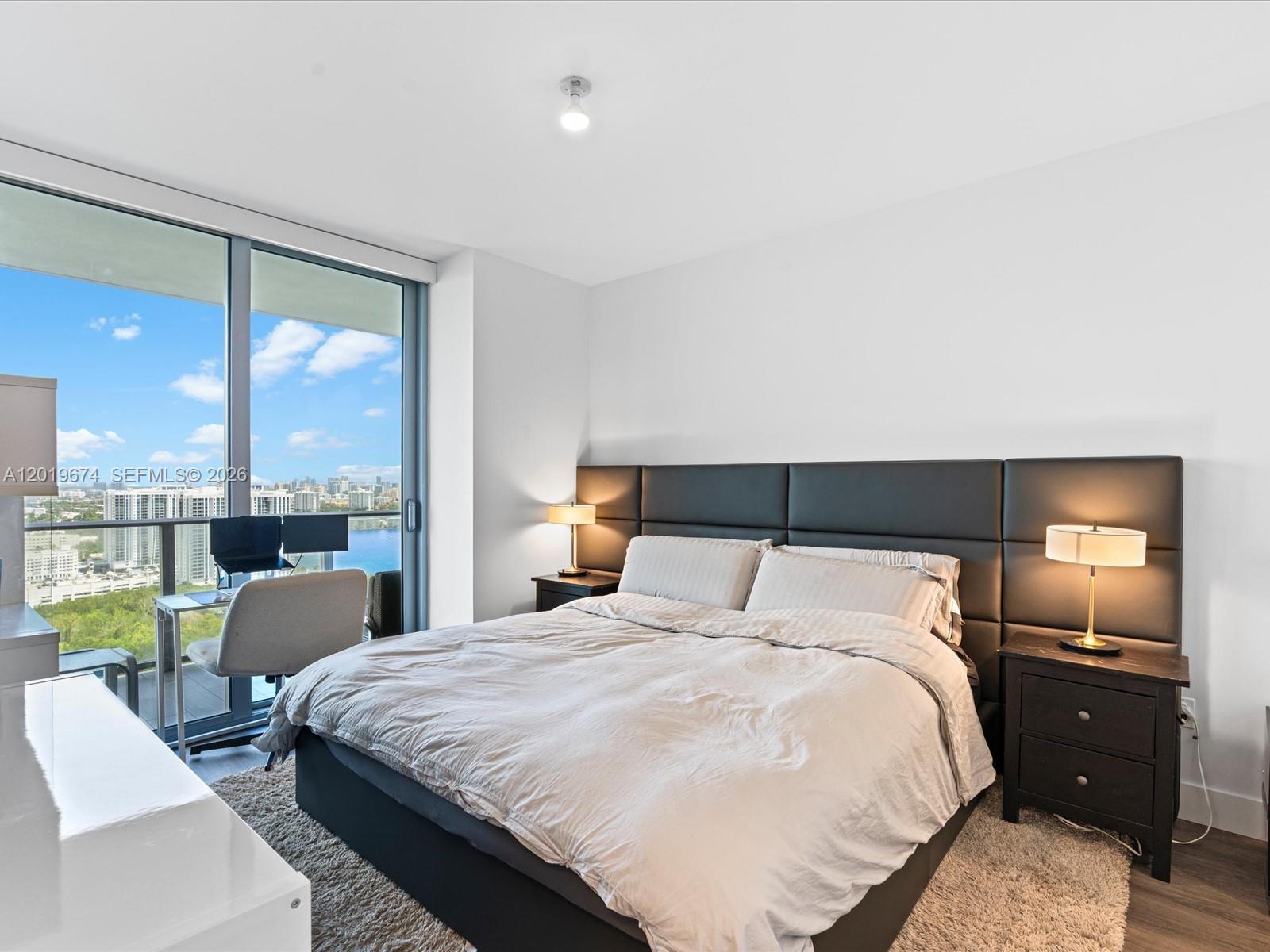 THE HARBOUR NORTH CONDO - Residential