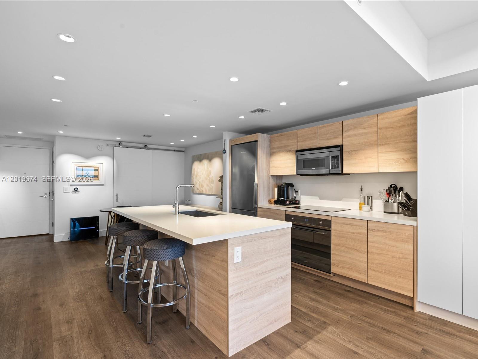 THE HARBOUR NORTH CONDO - Residential