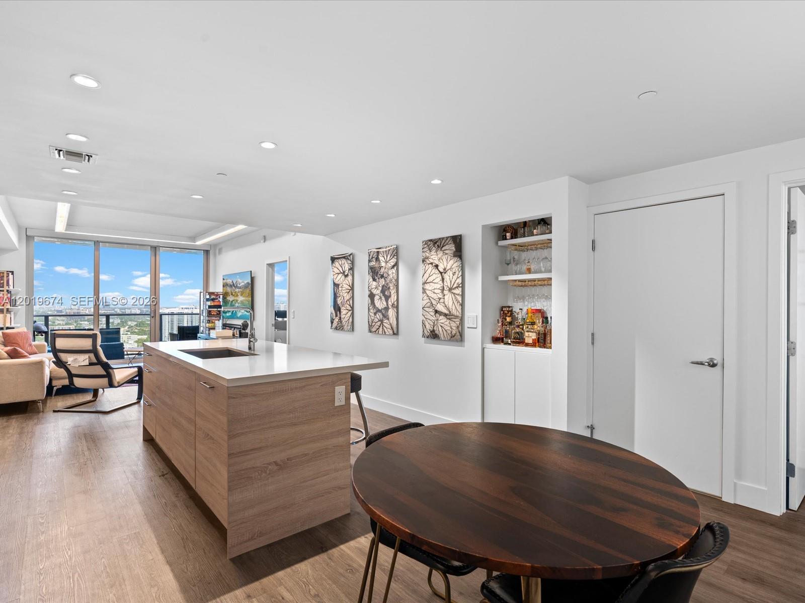 THE HARBOUR NORTH CONDO - Residential