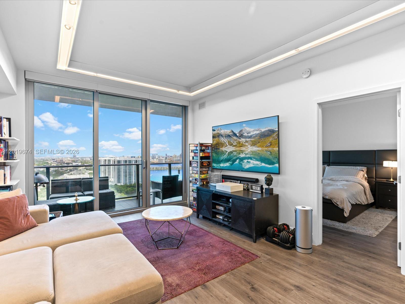 THE HARBOUR NORTH CONDO - Residential