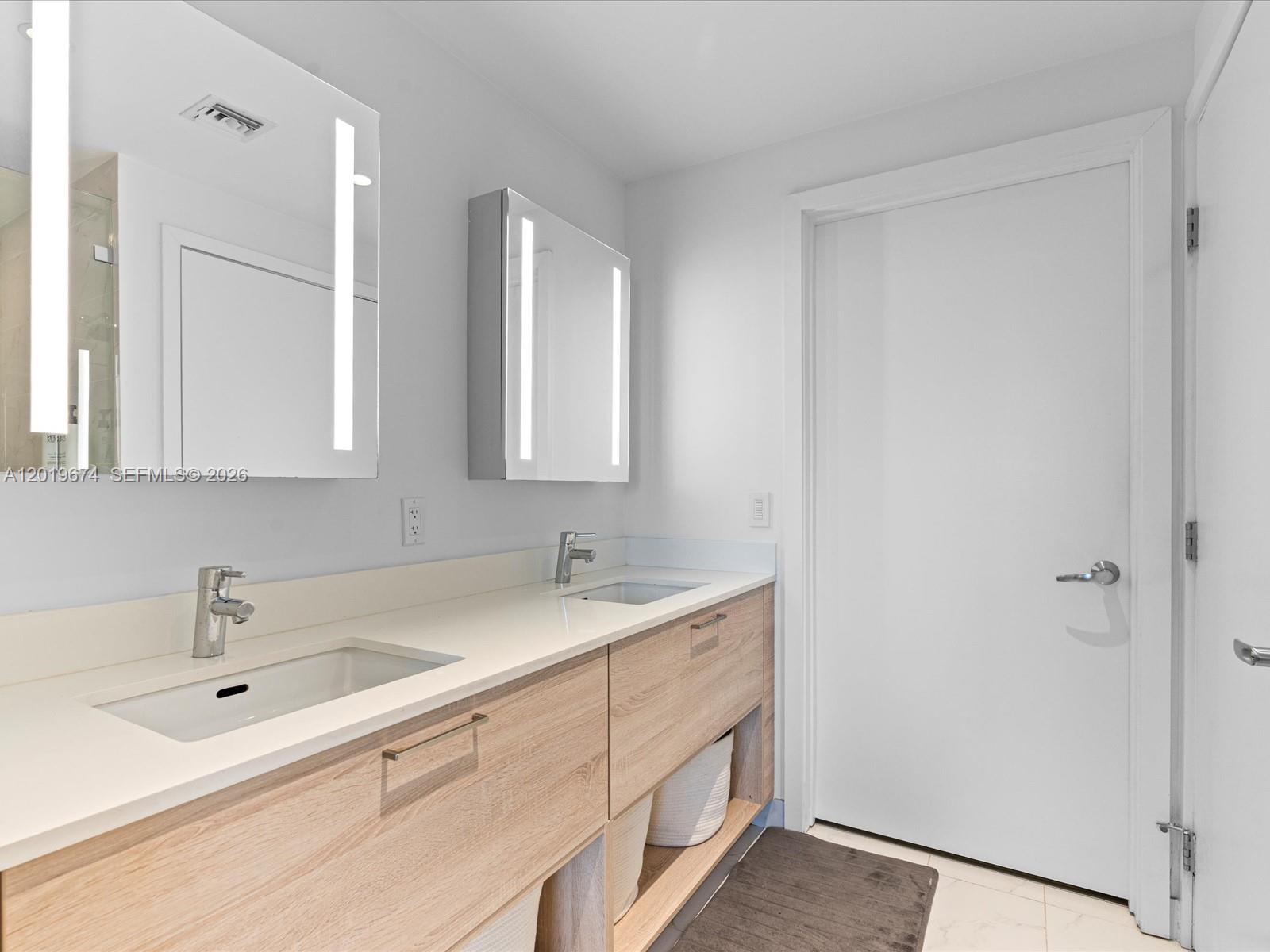 THE HARBOUR NORTH CONDO - Residential