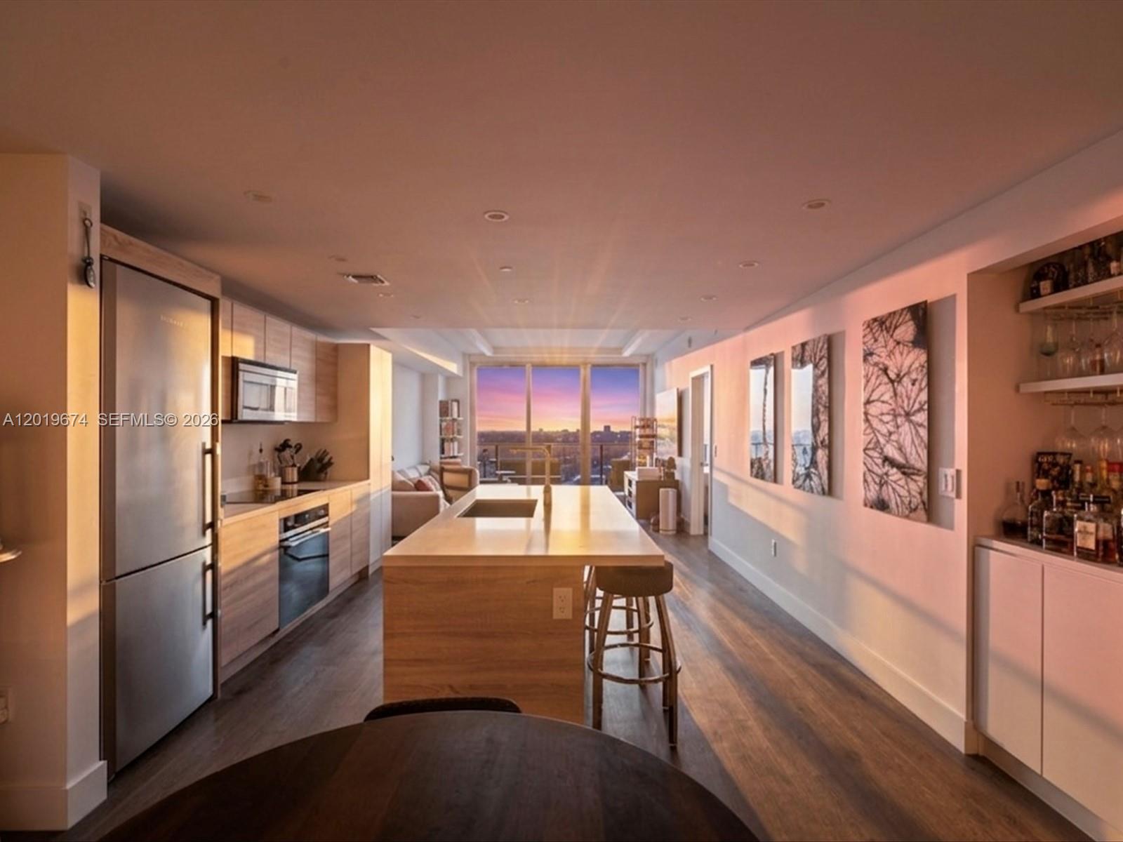 THE HARBOUR NORTH CONDO - Residential