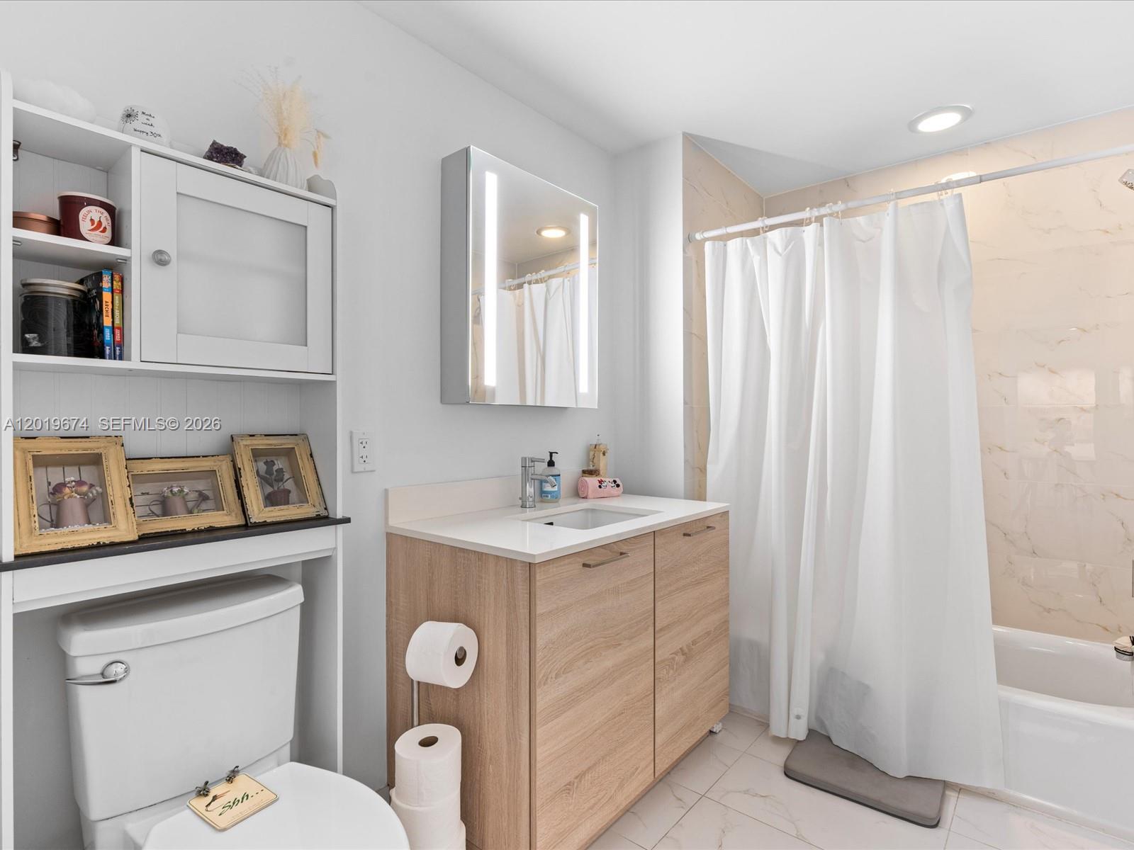 THE HARBOUR NORTH CONDO - Residential