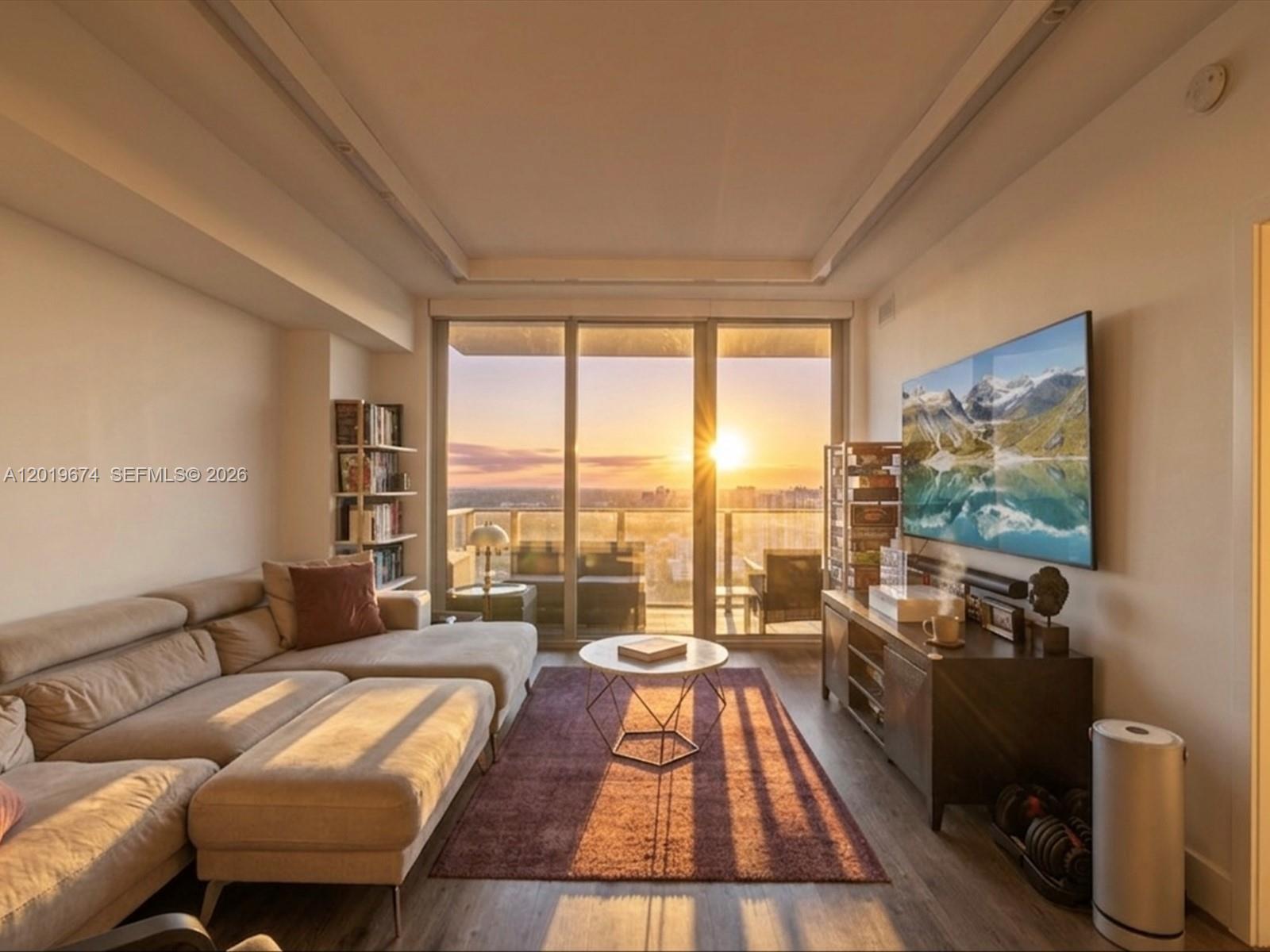 THE HARBOUR NORTH CONDO - Residential