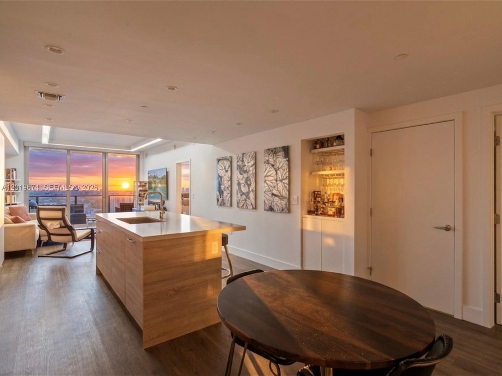 THE HARBOUR NORTH CONDO - Residential