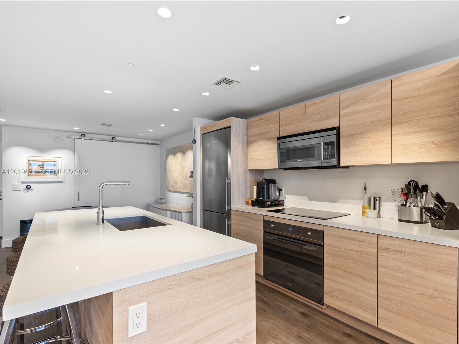 THE HARBOUR NORTH CONDO - Residential