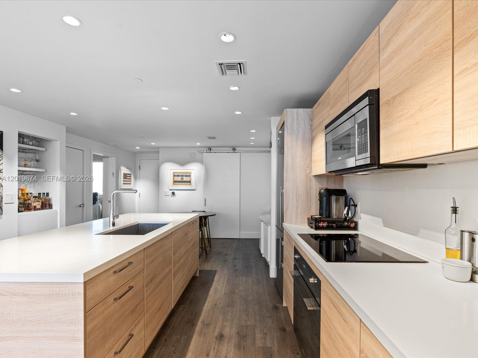 THE HARBOUR NORTH CONDO - Residential