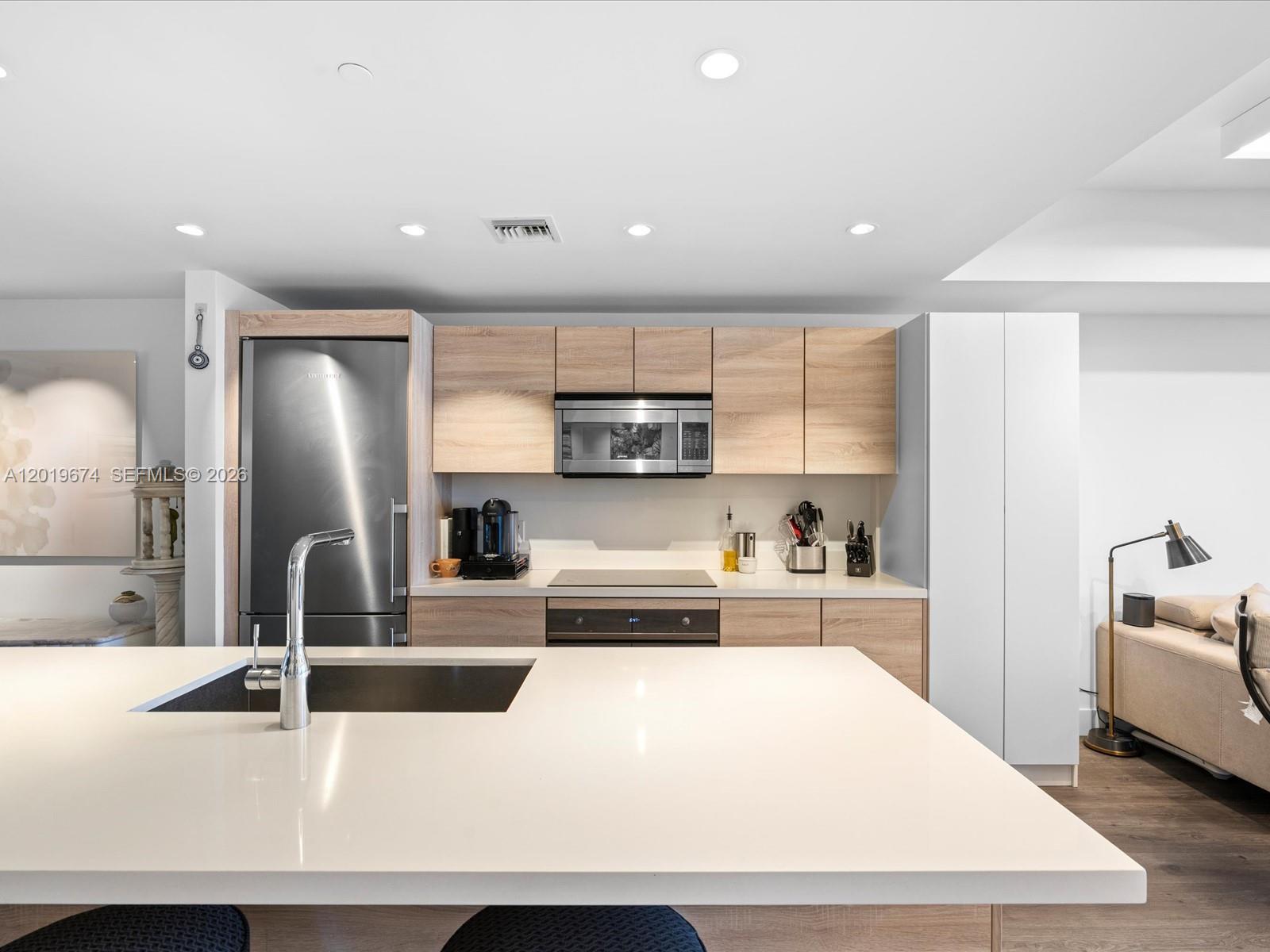 THE HARBOUR NORTH CONDO - Residential
