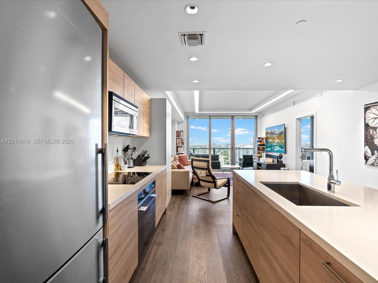 THE HARBOUR NORTH CONDO - Residential