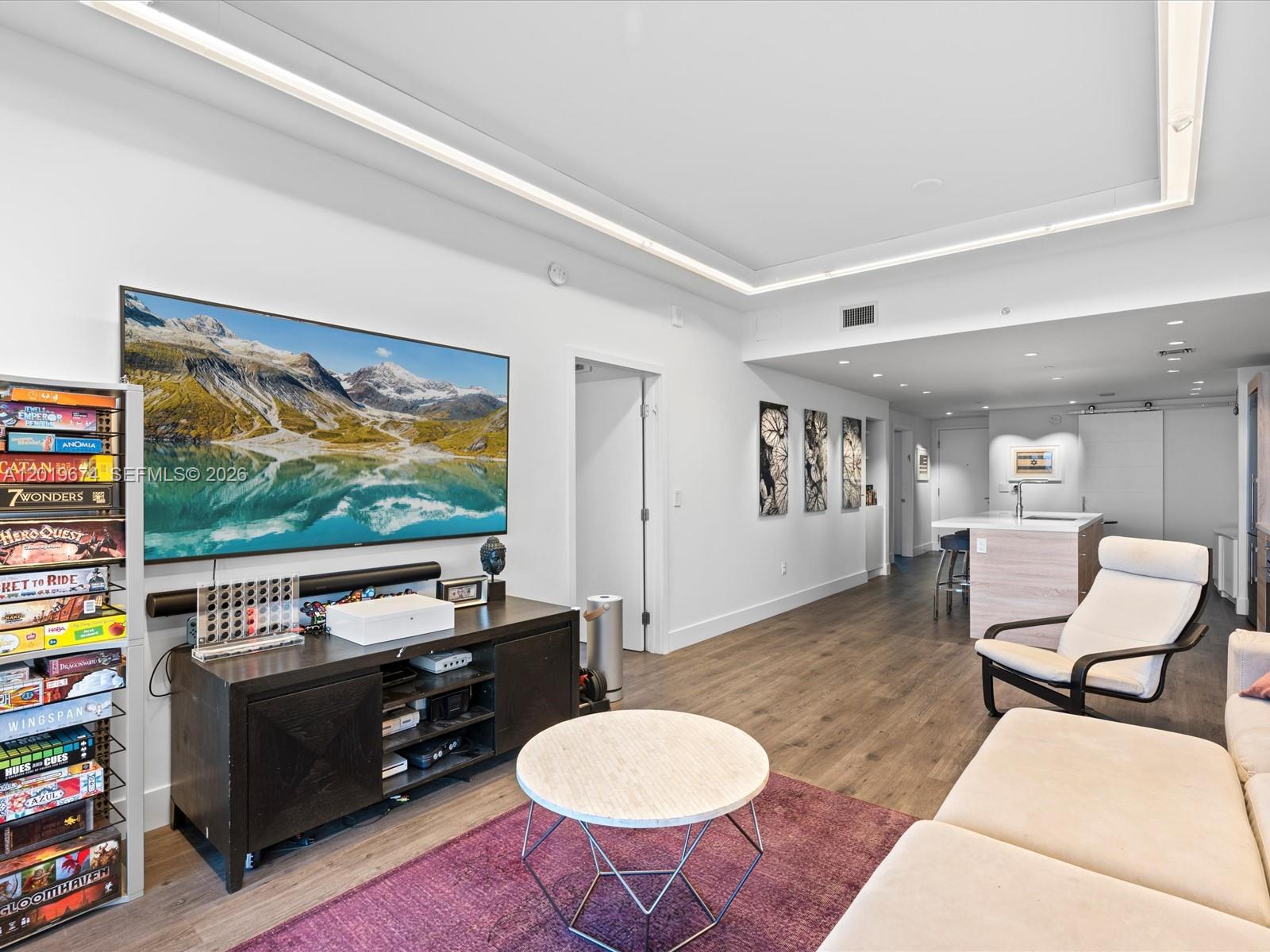 THE HARBOUR NORTH CONDO - Residential