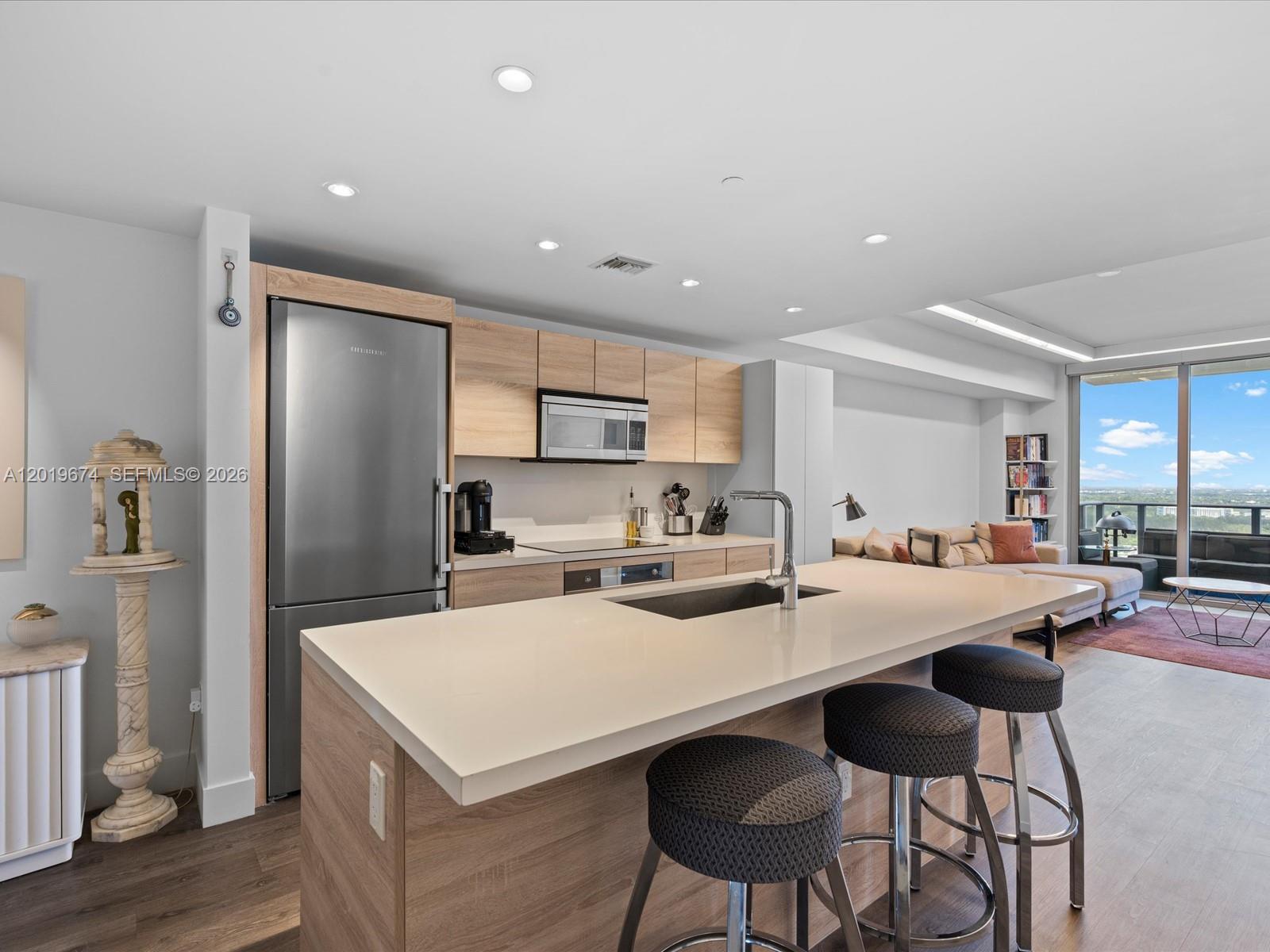 THE HARBOUR NORTH CONDO - Residential