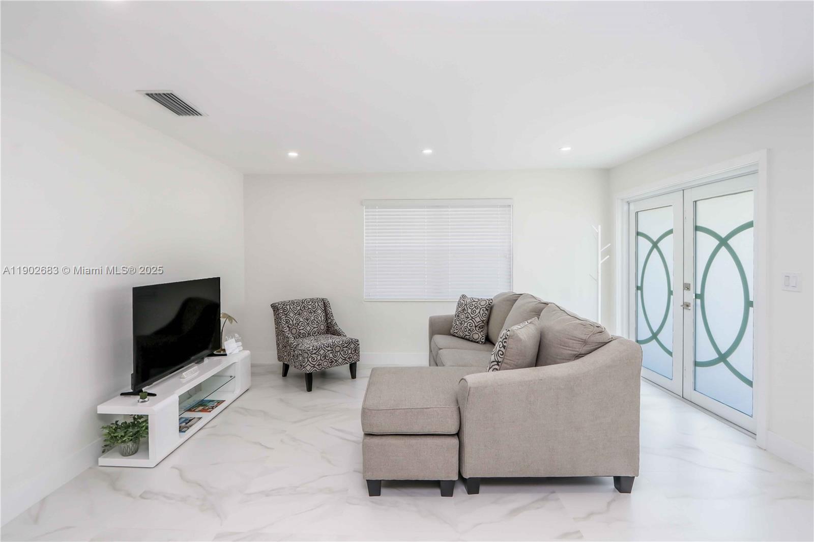 LAWRENCE EST LAND CO SUB - Residential Income