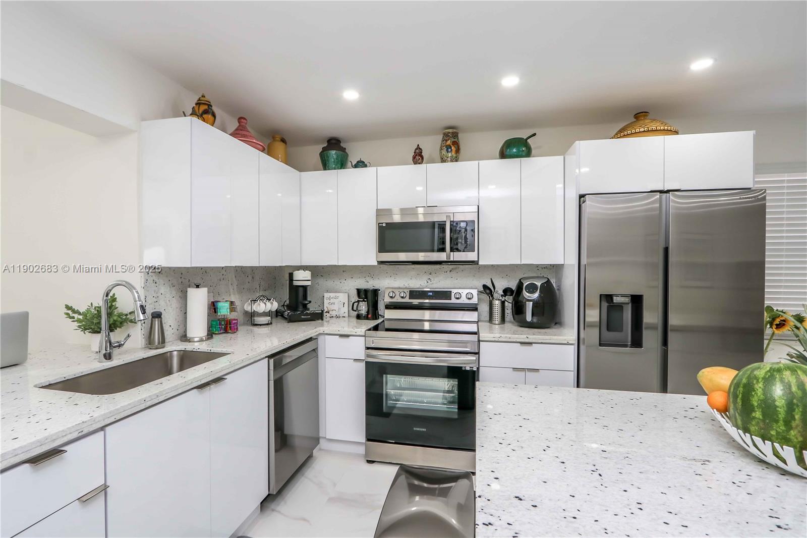 LAWRENCE EST LAND CO SUB - Residential Income