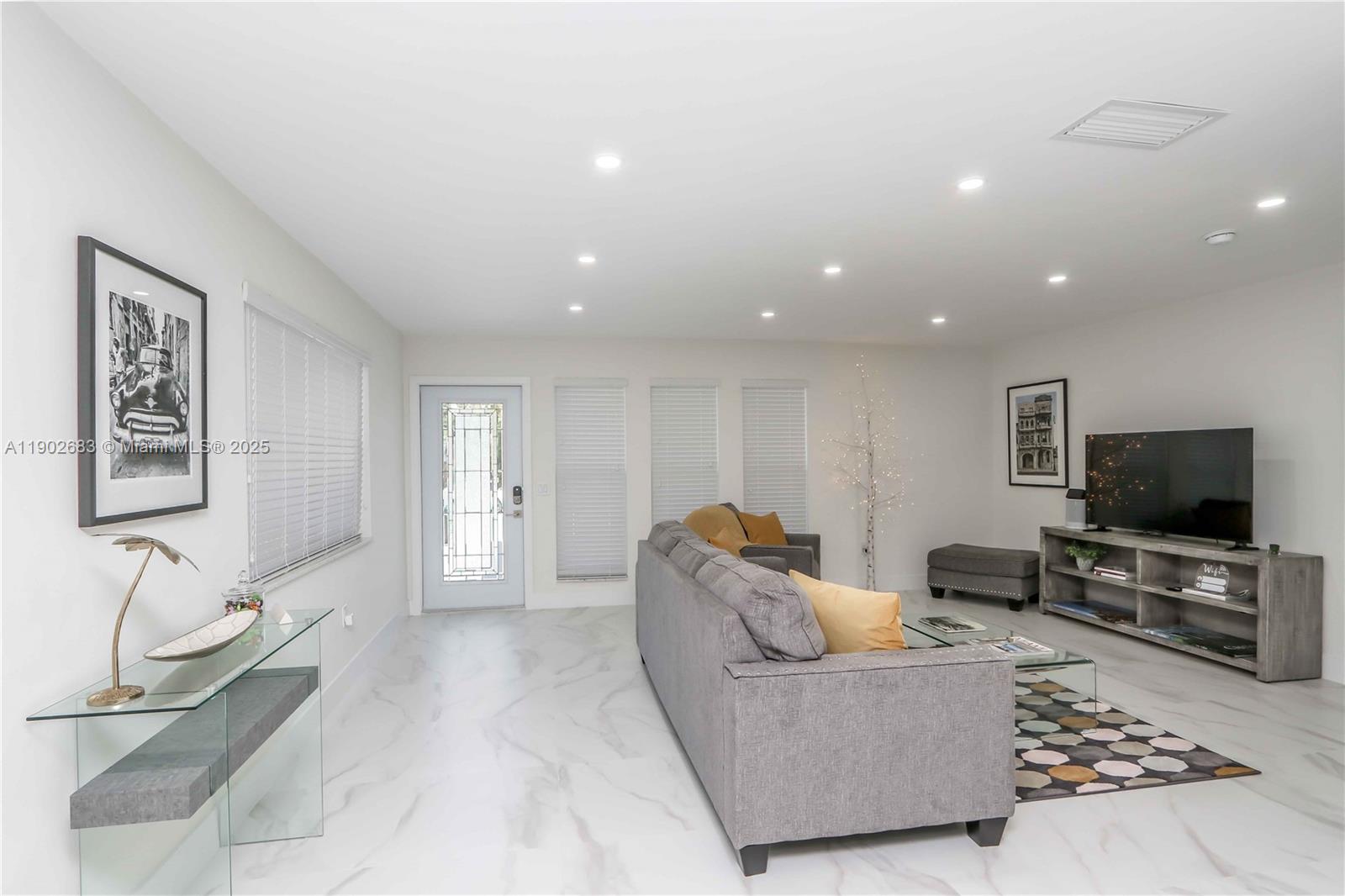 LAWRENCE EST LAND CO SUB - Residential Income